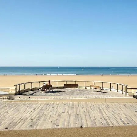 Les Pins - 3 Pieces - Vue Sur Piscine - 600m - D'olonne * 莱萨布勒-多洛讷