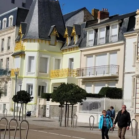 Les Pins - 3 Pieces - Vue Sur Piscine - 600m - D'olonne * 莱萨布勒-多洛讷